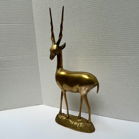 Mid-Century Modern Brass Gazelle Sculptures / Bookends in Brass, Pair - Picture 12 of 14